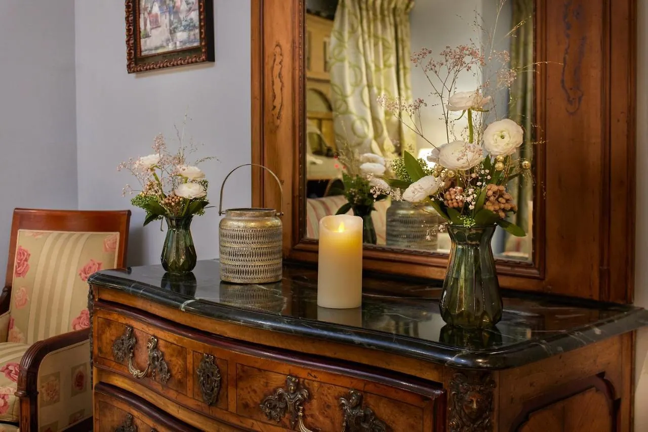 Отель Le Relais Saint Honore Париж