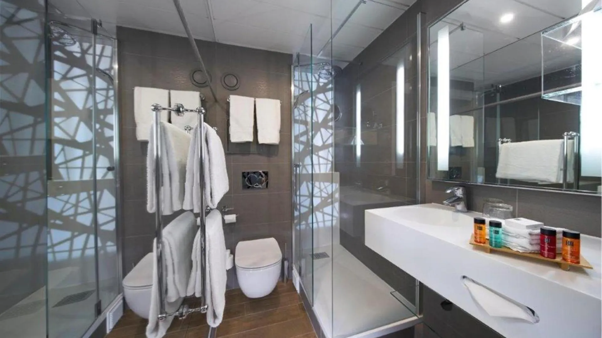 Le Relais Saint Honoré Parigi 4*,