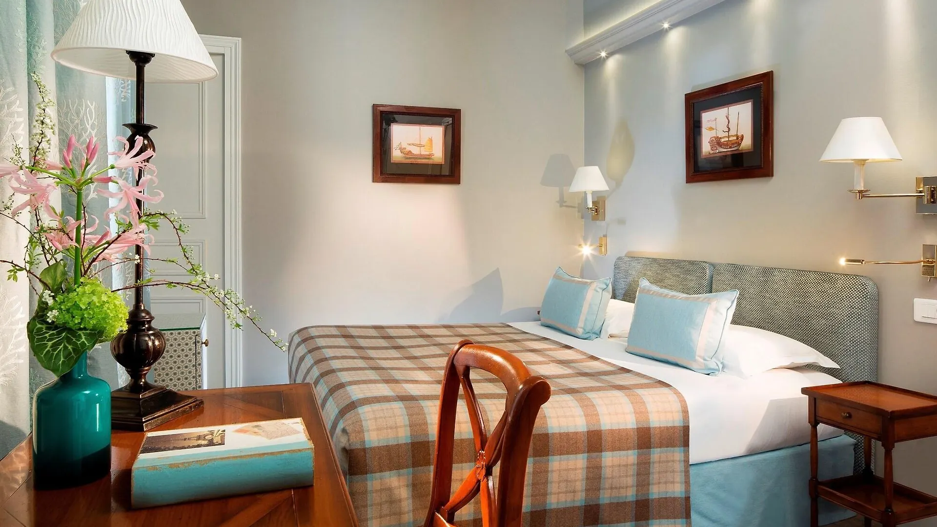 Hotel Le Relais Saint Honoré Paris