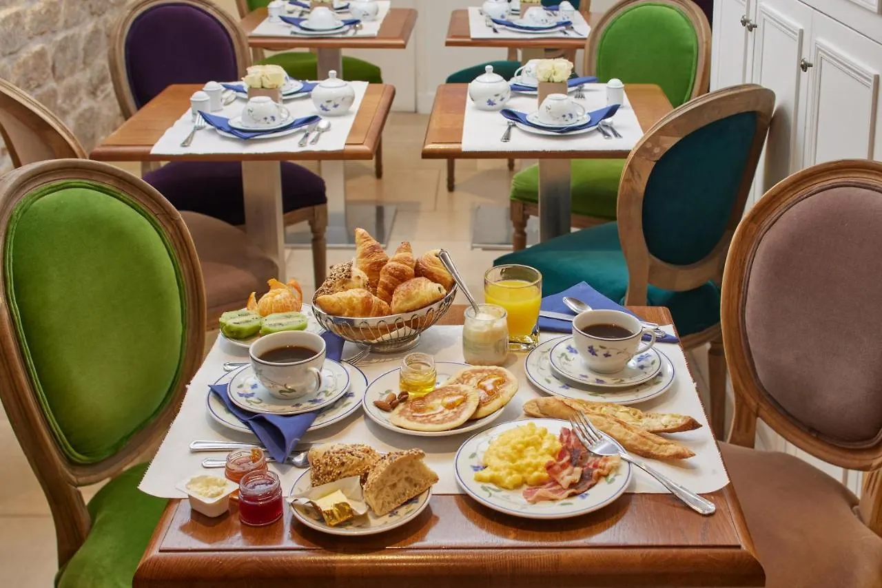 **** Hotel Le Relais Saint Honore Paříž Francie